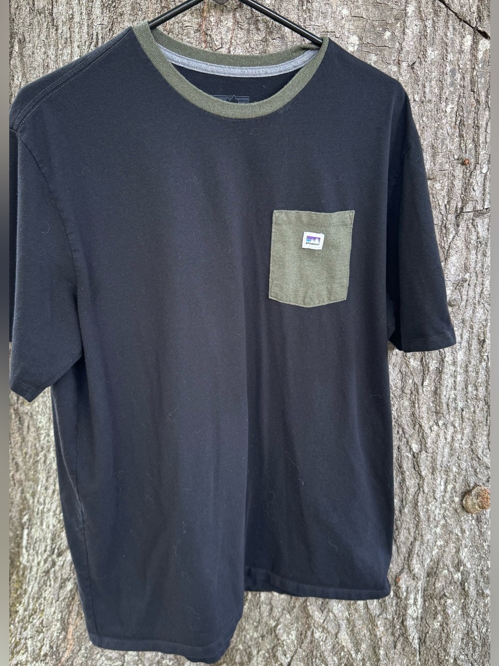 Patagonia Men's Black Crewneck Pocket T-Shirt with Olive Trim Size Large